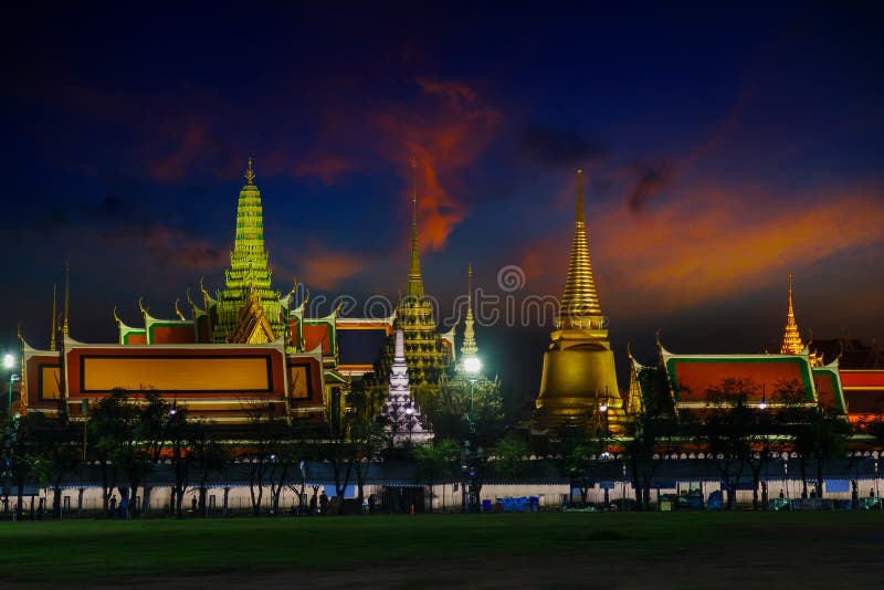 Wat Phra Kaew - świątynia Szmaragdowy Buddha w Bangkok zdjęcia royalty free Wat Phra Kaew - świątynia Szmaragdowy Buddha w Bangkok zdjęcia royalty free
