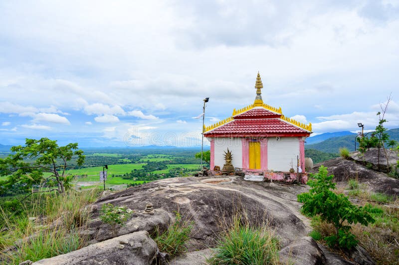 Wat Phra Phutthabat Doi Lon, the temple on mountain