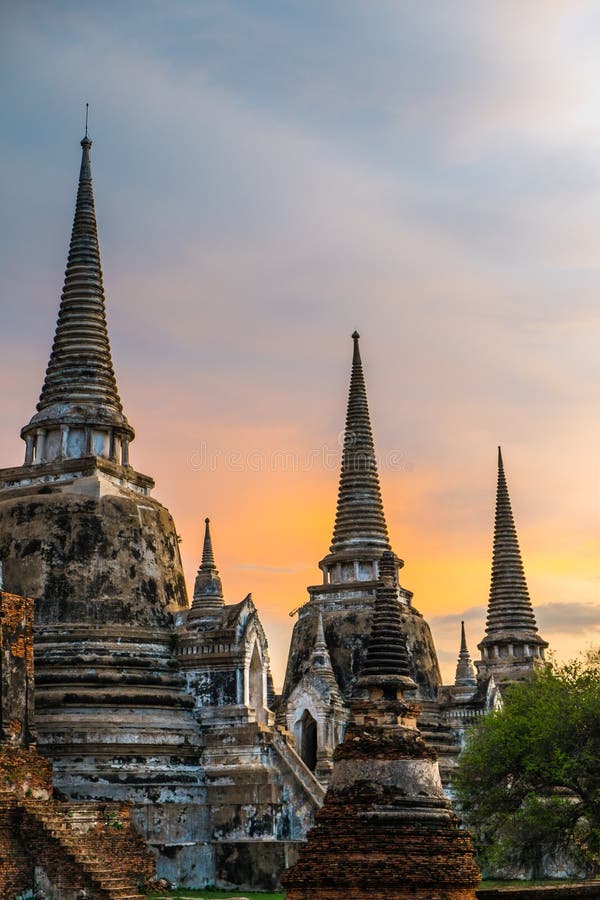 Wat Phra Si Sanphet bij zonsondergang, Ayutthaya, Thailand stock afbeeldingen Wat Phra Si Sanphet bij zonsondergang, Ayutthaya, Thailand stock afbeeldingen