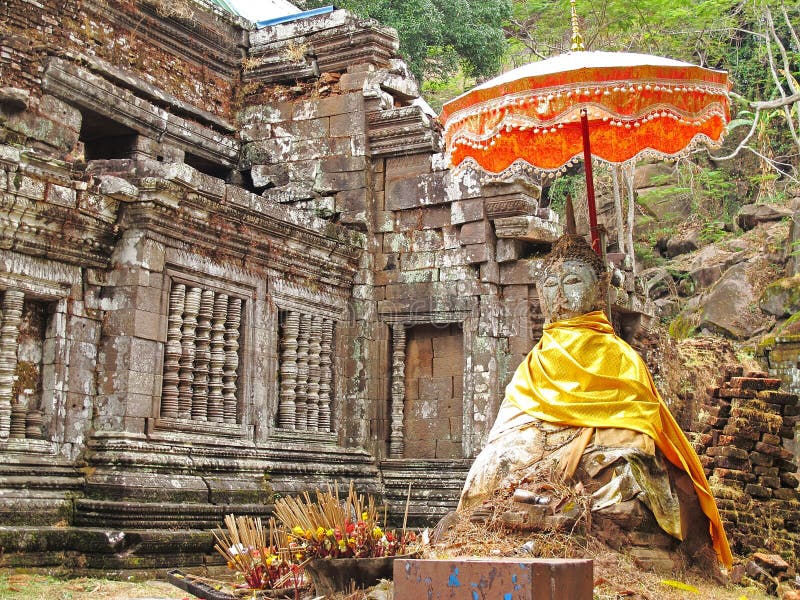 Wat Phu-tempel met steen Boedha stock afbeeldingen Wat Phu-tempel met steen Boedha stock afbeeldingen