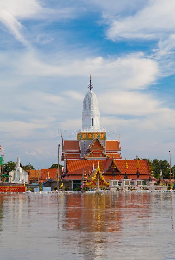 Wat phutthaisawan temple flood