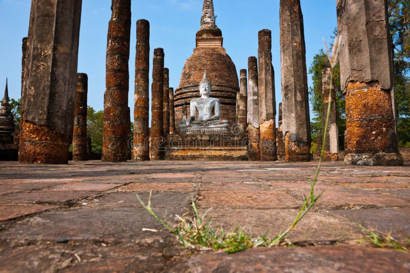 Wat Sa Si In Sukhothai, Temple ruins Thailand.