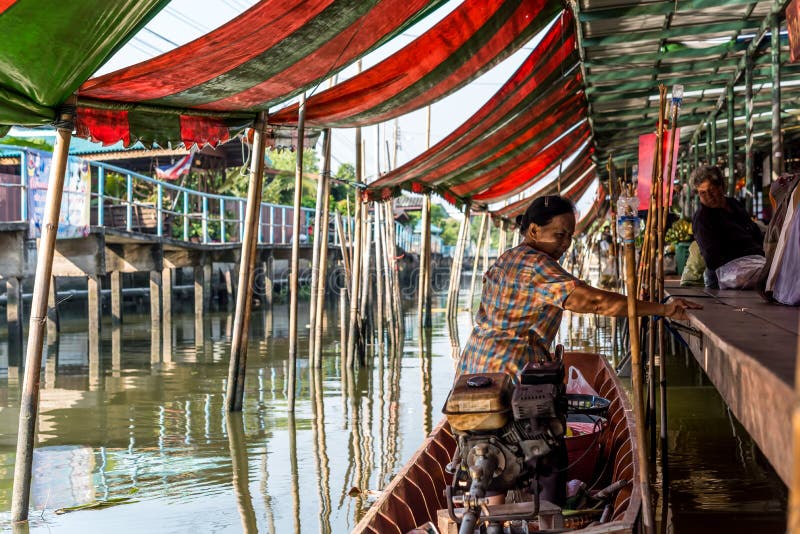 Wat Takien Floating Market in Nonthaburi Tailandia fotografia stock Wat Takien Floating Market in Nonthaburi Tailandia fotografia stock