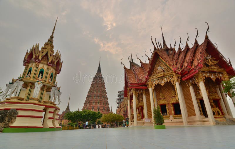 Wat Tham Suea Tha Muang omr?de Kanchanaburi thailand arkivfoton Wat Tham Suea Tha Muang omr?de Kanchanaburi thailand arkivfoton