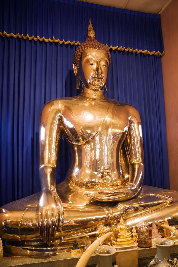 The world's largest (5-1/2 tons) solid gold Buddha in Bangkok, Thailand. Housed in the temple of Wat Trai Mit.