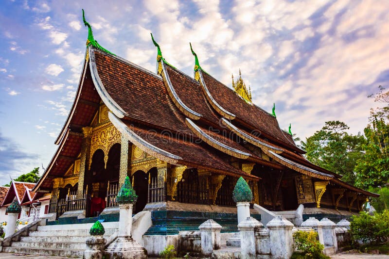 Wat Xieng Thong ou o templo dourado da cidade O templo budista o mais importante na cidade do patrimônio mundial do UNESCO, Luang imagem de stock royalty free Wat Xieng Thong ou o templo dourado da cidade O templo budista o mais importante na cidade do patrimônio mundial do UNESCO, Luang imagem de stock royalty free