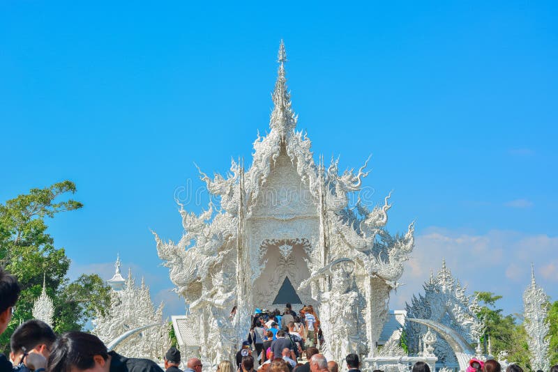 Wata Rong Khun świątynia w Chiangrai, Tajlandia. Piękna ozdobna biała świątynia w Chiang Raja północny Tajlandia Wata Rong Khun Biała świątynia, jest Buddyjskim świątynią fotografia brać dalej: grudzień 26th, 2016