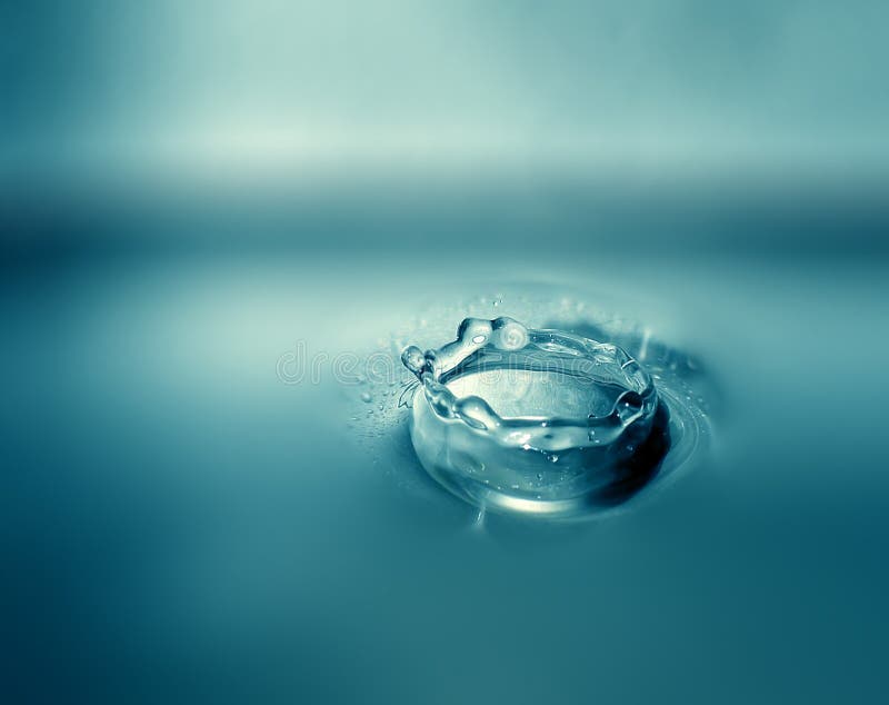 Water drop, crown and splash royalty free stock photography Water drop, crown and splash royalty free stock photography