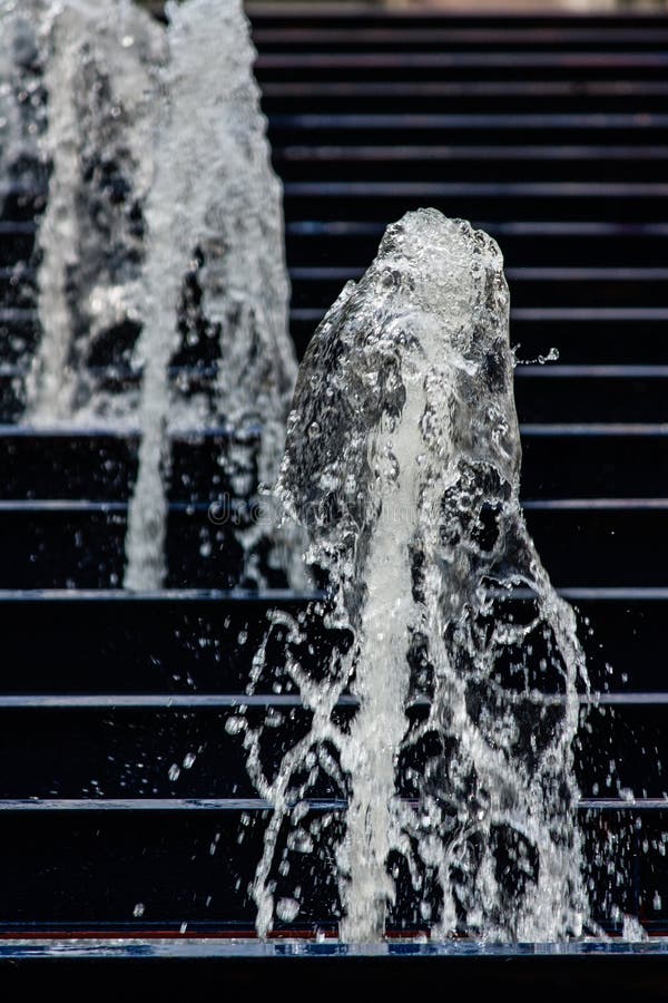 Water fountain текст с переводом. Gush.