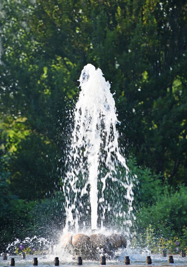 Water Fountain in the Park stock image. Image of garden 120429717