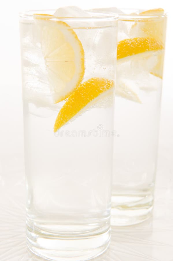 Water with fresh lemon