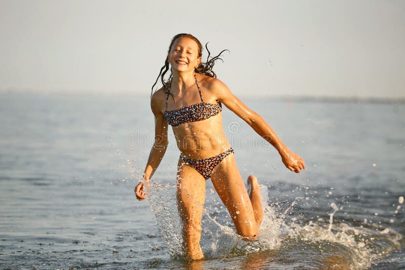Water Fun The Girl Runs Along The Seashore Stock Image Image Of Girl Holiday 110118395