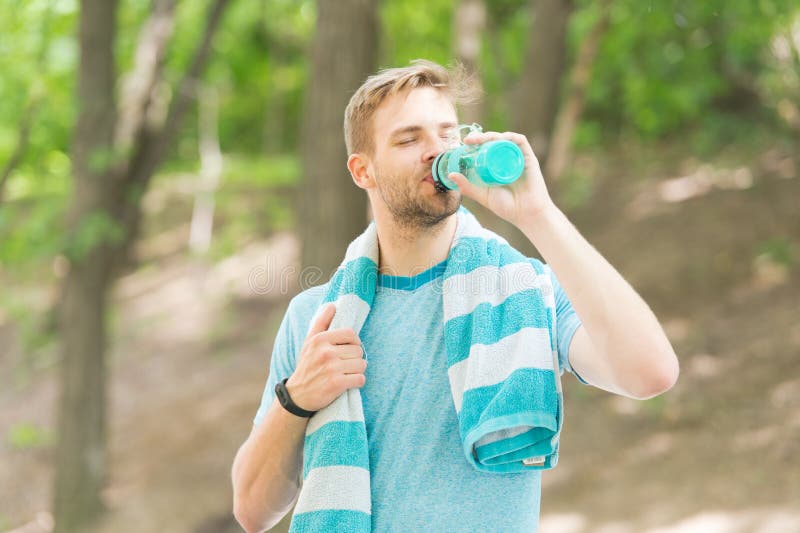 https://thumbs.dreamstime.com/b/water-indispensable-human-health-fit-athlete-having-drink-bottle-training-outdoor-thirsty-sportsman-drinking-153427585.jpg