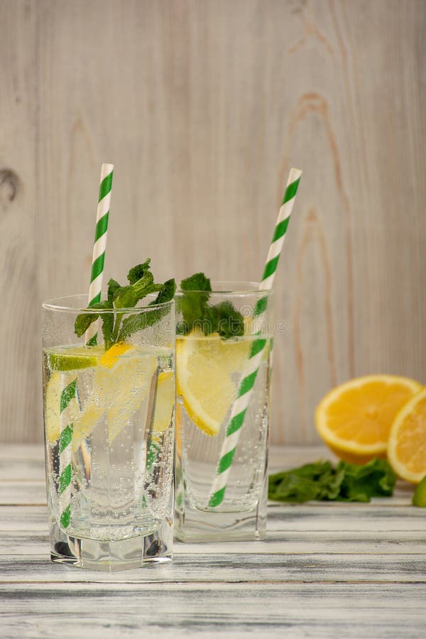 Water with lemon and ice stock image. Image of refreshment 115634997