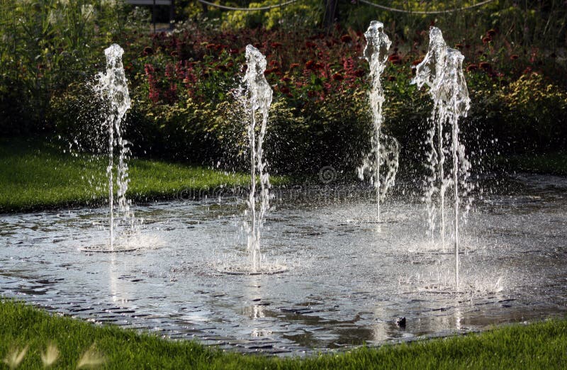 Water play garden fountain