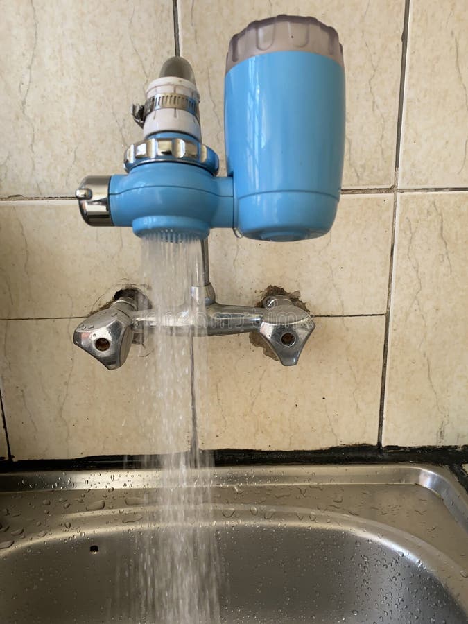 Water Purifier Cartridge and Clean Water. Home Water Purifier System