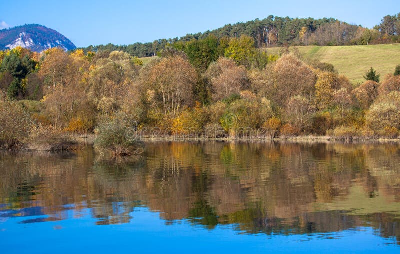 Odraz vody - jezero Liptovská Mara, Slovensko