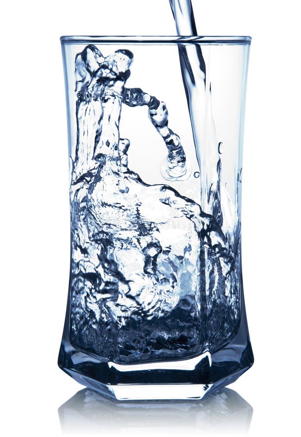 Agua fundición en vaso.