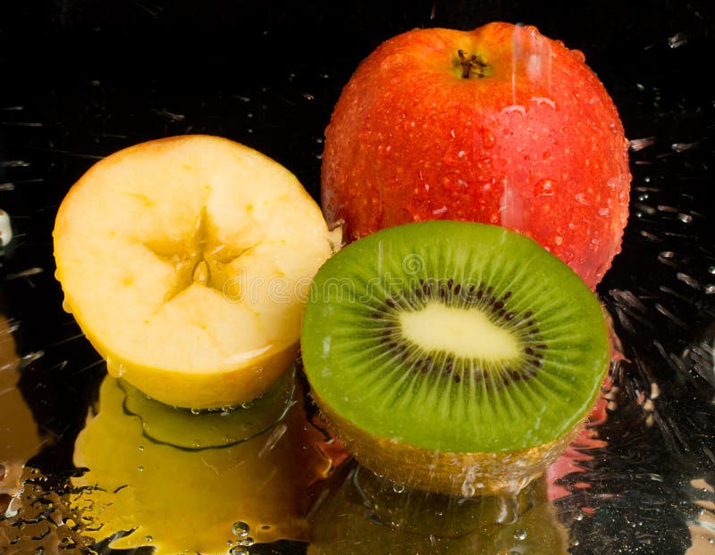 Water spray on kiwi and apples