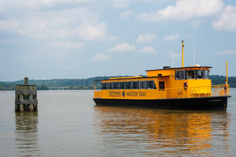 a-water-taxi-in-the-potomac-river-in-alexandria-virginia-editorial