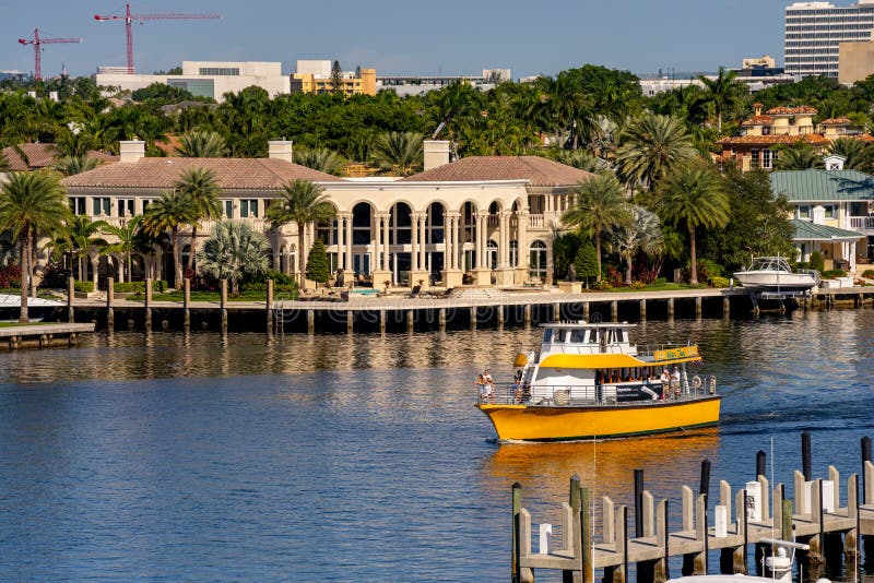 Water Taxi on tour in Fort Lauderdale FL Intracoastal waterway