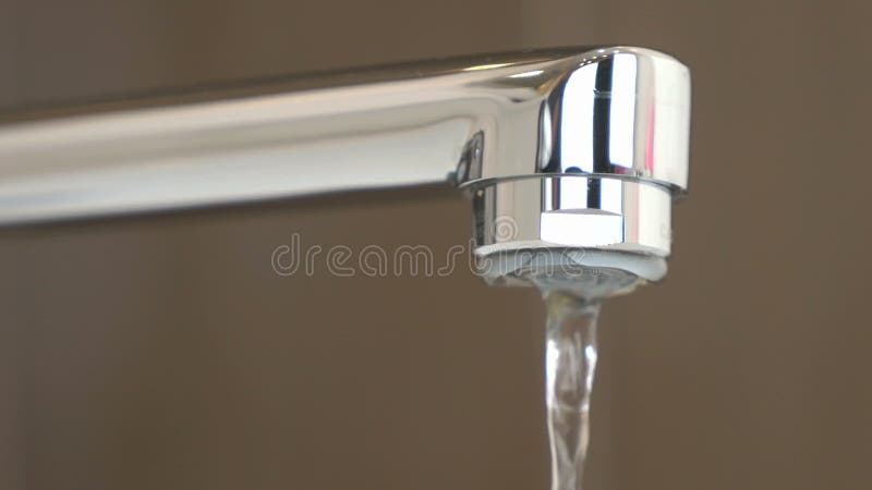 Water under weak pressure flows from a water tap