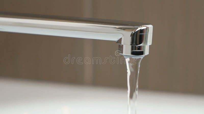 Water under weak pressure flows from a water tap