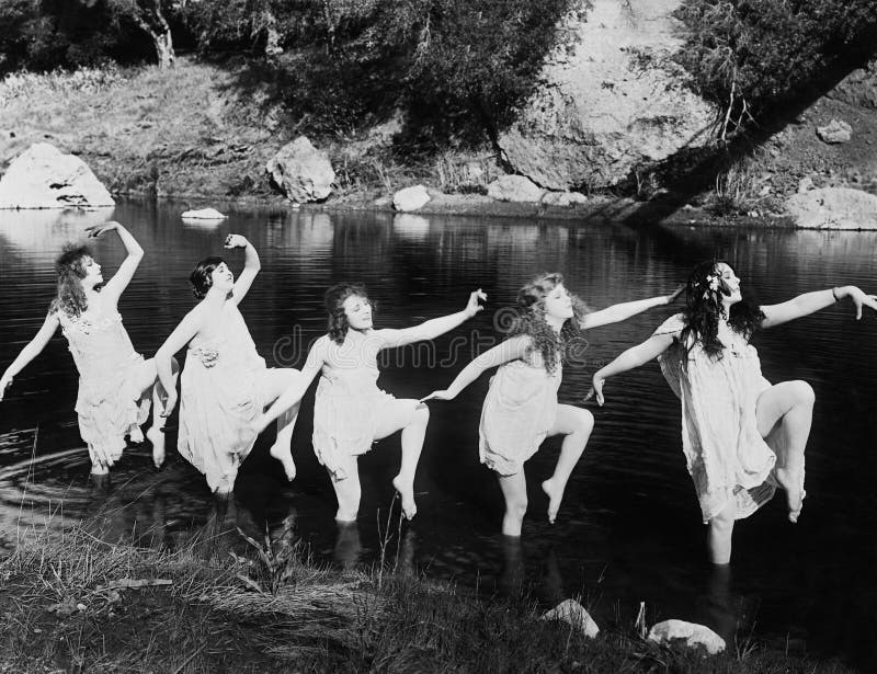 WATERballet (Alle afgeschilderde personen leven niet langer en geen landgoed bestaat Leveranciersgaranties dat er geen model aang royalty-vrije stock afbeelding WATERballet (Alle afgeschilderde personen leven niet langer en geen landgoed bestaat Leveranciersgaranties dat er geen model aang royalty-vrije stock afbeelding