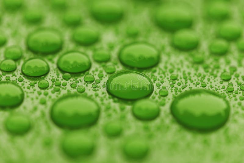 Waterdrops del primer en superficie revestida de cerámica verde de la pintura imagen de archivo Waterdrops del primer en superficie revestida de cerámica verde de la pintura imagen de archivo