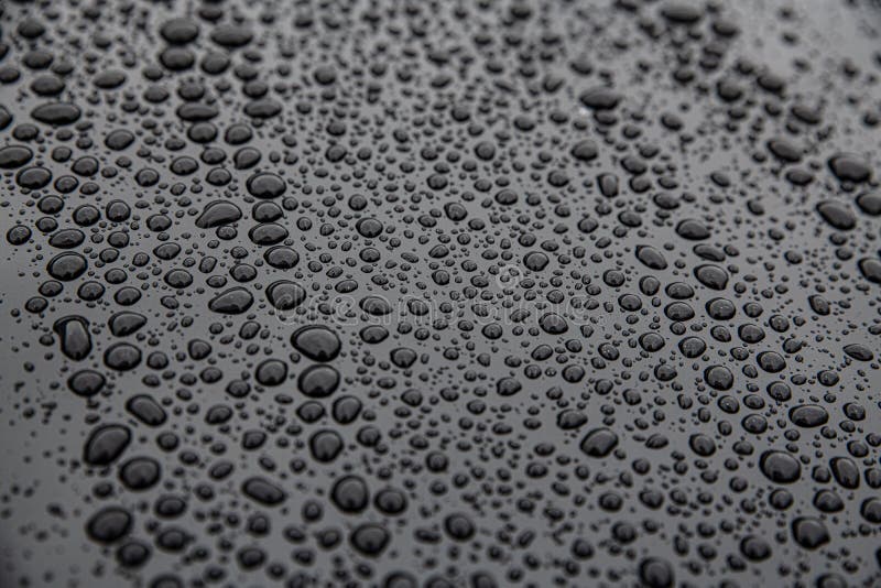 Waterdruppels in de auto. hydrofoob effect.