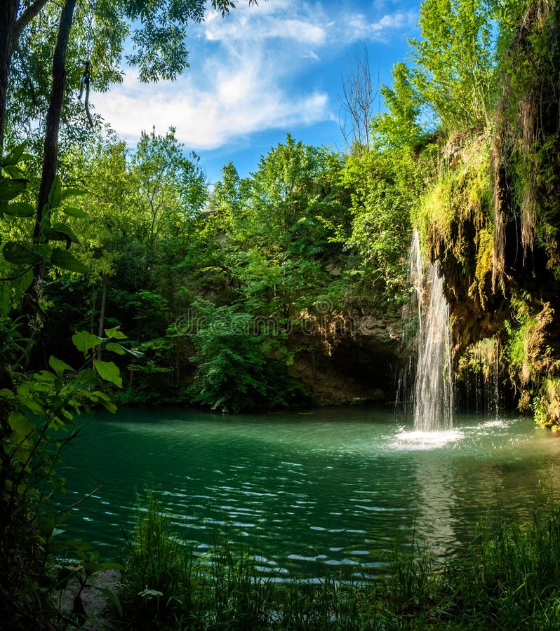 Collection 30+ Photos a waterfall in the middle of a lake Updated Collection 30+ Photos a waterfall in the middle of a lake Updated