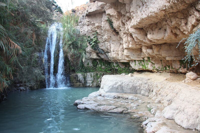 Vodopád v národním parku Ein Gedi u Mrtvého Moře v Izraeli.