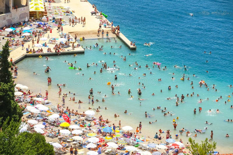 Waterfont Och Strand I Neum Redaktionell Arkivfoto - Bild av soligt ...