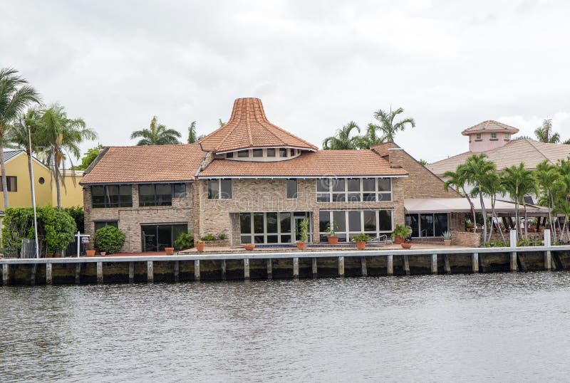 Waterfront real estate editorial photo. Image of outdoor 73777106