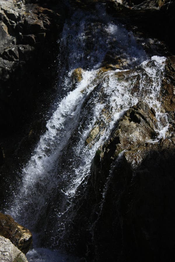 Waterfull στα βουνά στην κοιλάδα Tena, Πυρηναία Panticosa στοκ εικόνες Waterfull στα βουνά στην κοιλάδα Tena, Πυρηναία Panticosa στοκ εικόνες