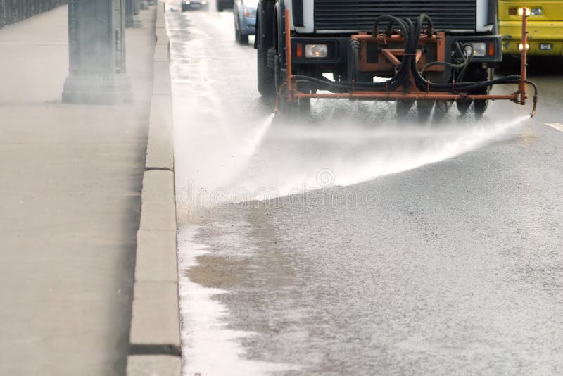 Clean roads. Машина для очистки дорог. Промывка автодорог. Мытье асфальта. Поливомоечная машина почистить дороги.