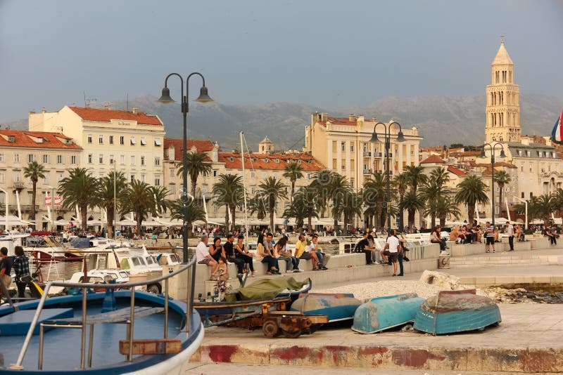 Waterkant en St Domnius belltower spleet Kroatië royalty-vrije stock fotografie Waterkant en St Domnius belltower spleet Kroatië royalty-vrije stock fotografie