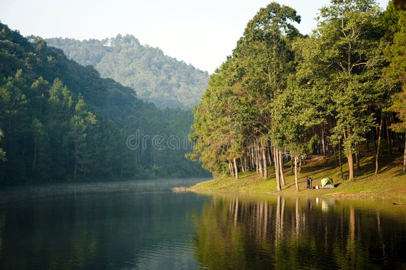 Waterkant boven de heuvel Landschap royalty-vrije stock foto