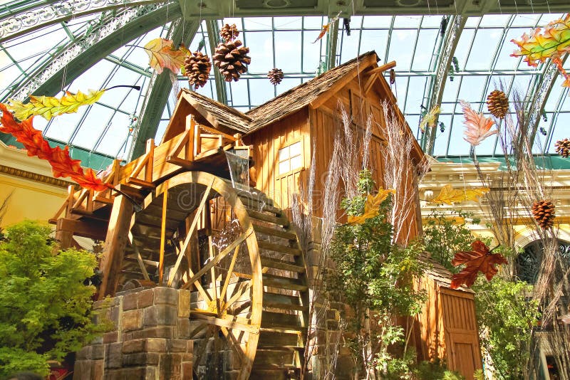 Watermill in einem Gewächshaus in Bellagio-Hotel in Las Vegas lizenzfreie stockfotografie Watermill in einem Gewächshaus in Bellagio-Hotel in Las Vegas lizenzfreie stockfotografie