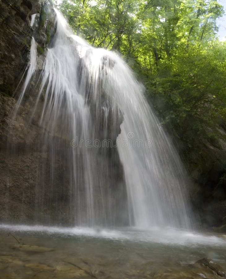 Waterval dzur-dzhur royalty-vrije stock afbeeldingen Waterval dzur-dzhur royalty-vrije stock afbeeldingen
