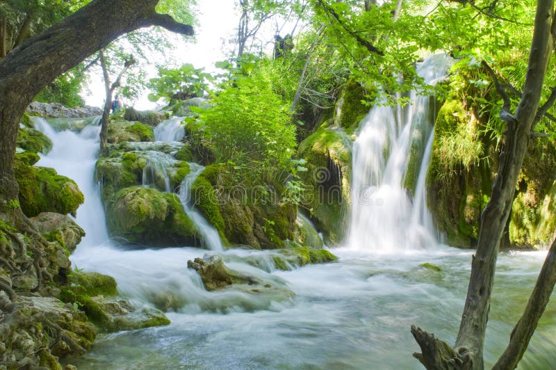 Waterval op Plitvice-meren - nationaal park van Kroatië royalty-vrije stock foto Waterval op Plitvice-meren - nationaal park van Kroatië royalty-vrije stock foto