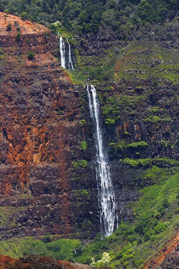 Waterval, Waimea-Canion, Kauai, Hawaï royalty-vrije stock fotografie Waterval, Waimea-Canion, Kauai, Hawaï royalty-vrije stock fotografie