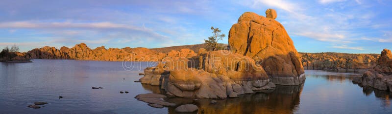 Watson Lake - panorámico - fichero grande (30MP) fotografía de archivo libre de regalías Watson Lake - panorámico - fichero grande (30MP) fotografía de archivo libre de regalías