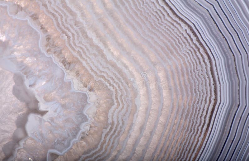 Waves in light agate structure