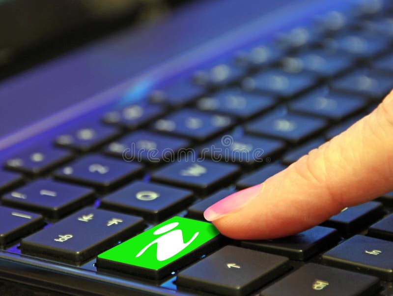 Web en l?nea de Internet del bot?n de la informaci?n de la informaci?n del verde del ordenador imagen de archivo libre de regalías Web en l?nea de Internet del bot?n de la informaci?n de la informaci?n del verde del ordenador imagen de archivo libre de regalías