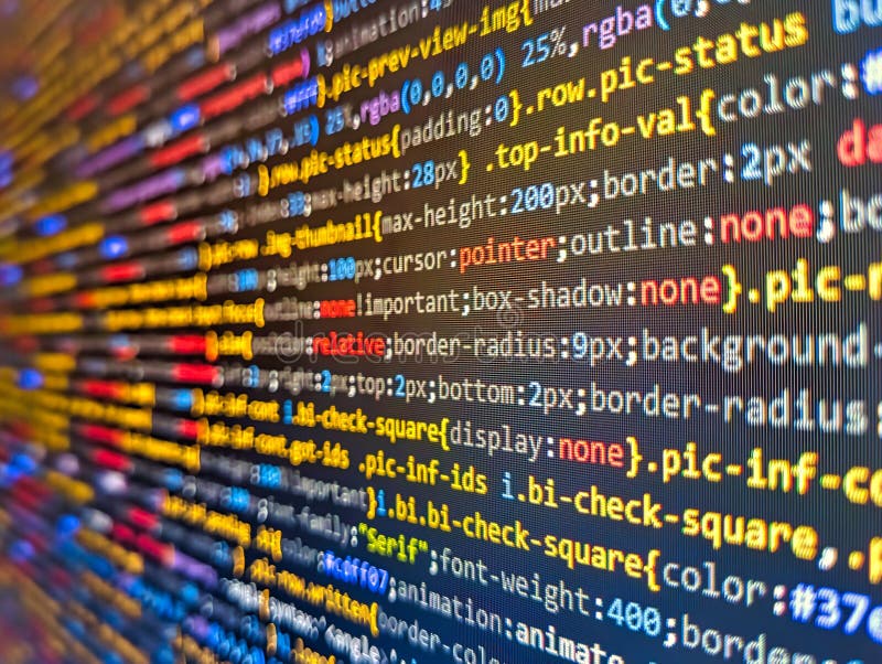 Web-Programmierung abstrakt und erstellt Virus auf Laptop-Bildschirm. verschwommener Bildschirm mit selektivem Fokus. Programmieru lizenzfreies stockbild