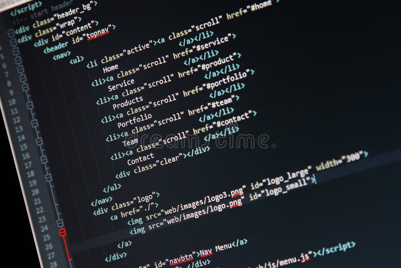 Websiteentwicklung - Programmiercode auf Bildschirm lizenzfreie stockfotos
