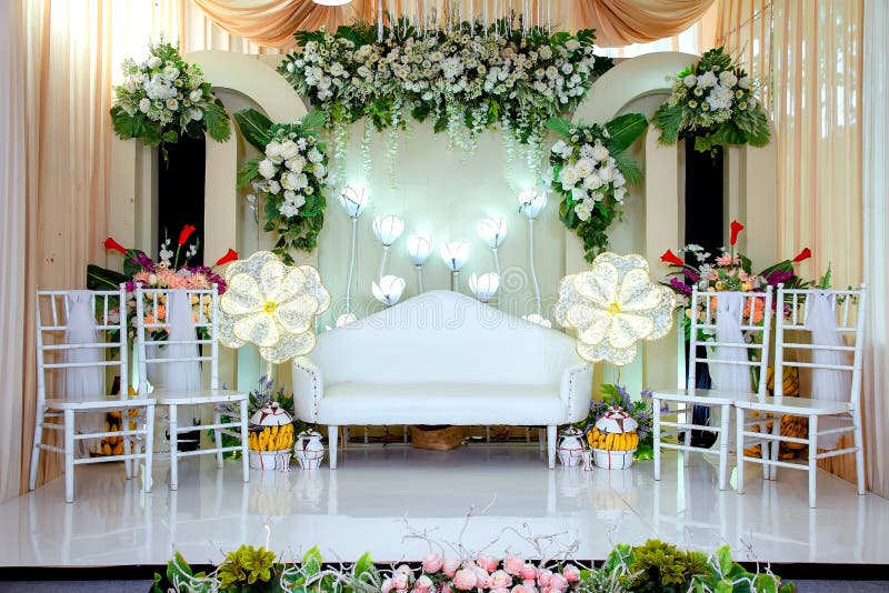 Màn nền cưới (Wedding Backdrop): Bạn đang loay hoay tìm kiếm một màn nền cưới ấn tượng để tăng thêm không gian trang trọng và lãng mạn cho ngày cưới của mình? Với thiết kế đẹp và chất lượng, những bức hình với màn nền cưới đẹp mắt này sẽ giúp ngày trọng đại của bạn trở thành một trải nghiệm tuyệt vời. 