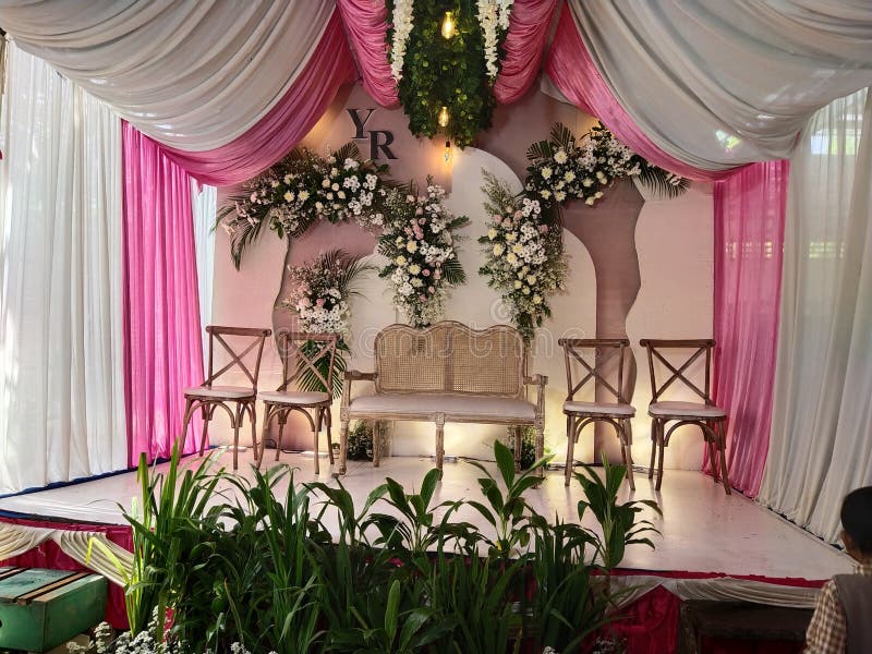 Phóng sự ảnh về đám cưới Java sẽ đưa bạn đến với một không gian đầy lãng mạn và phong cách. Tận hưởng những khoảnh khắc đáng nhớ của cặp đôi và thưởng thức những chi tiết tuyệt đẹp nhất của đám cưới Java này!
