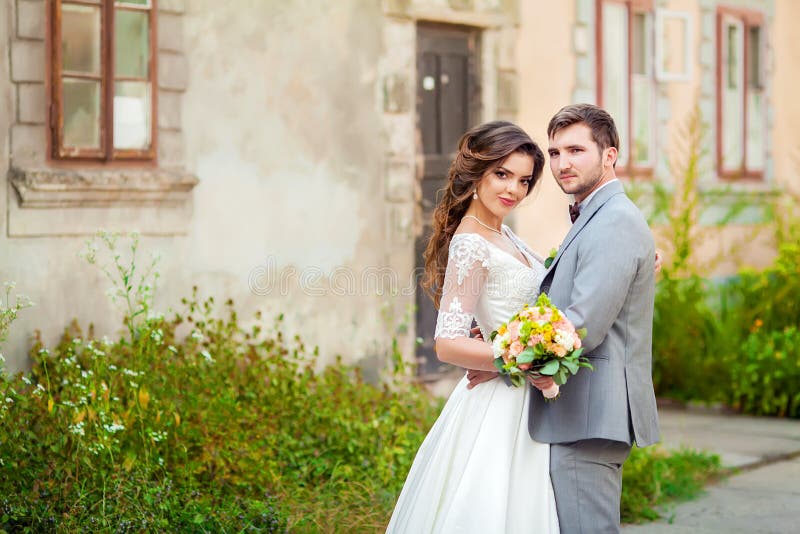 Wedding: beautiful bride and groom in the park on a sunny day royalty free stock photo Wedding: beautiful bride and groom in the park on a sunny day royalty free stock photo